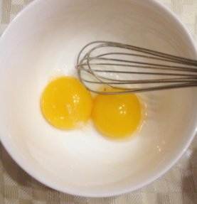 鸡蛋饼|暖心鸡蛋饼，不加水不加面，软香可口，孩子一顿2个不够吃！