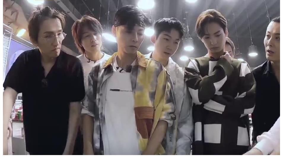 趙文卓|《披荊斬棘的哥哥》：陳小春出奇招，隊(duì)長(zhǎng)張晉卻只敢求穩(wěn)，太可惜