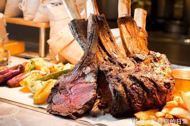 战斧|美国人烤战斧牛排，直接往火里一丢，看着就过瘾！