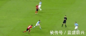 中超|中超裁判争议！奥斯卡肘击报复只给黄牌，反击吹哨结束遭球员怒骂！