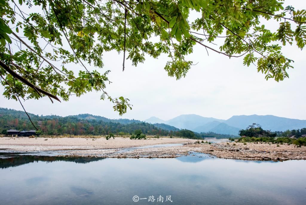 老年|温州楠溪江狮子岩，好像狮子昂首张口趴在水上，太神奇了