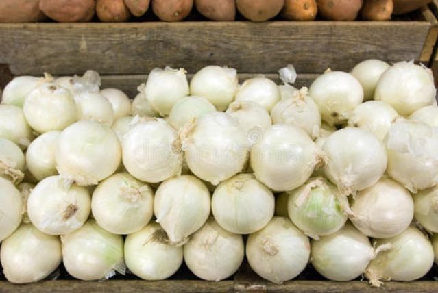 买洋葱，“紫皮”“白皮”啥区别？农村老伯：区别大，不懂别乱买