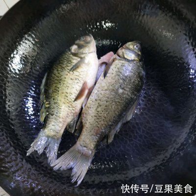 豆腐鲫鱼汤|教你一招,做出的奶白鲫鱼豆腐汤越吃越香