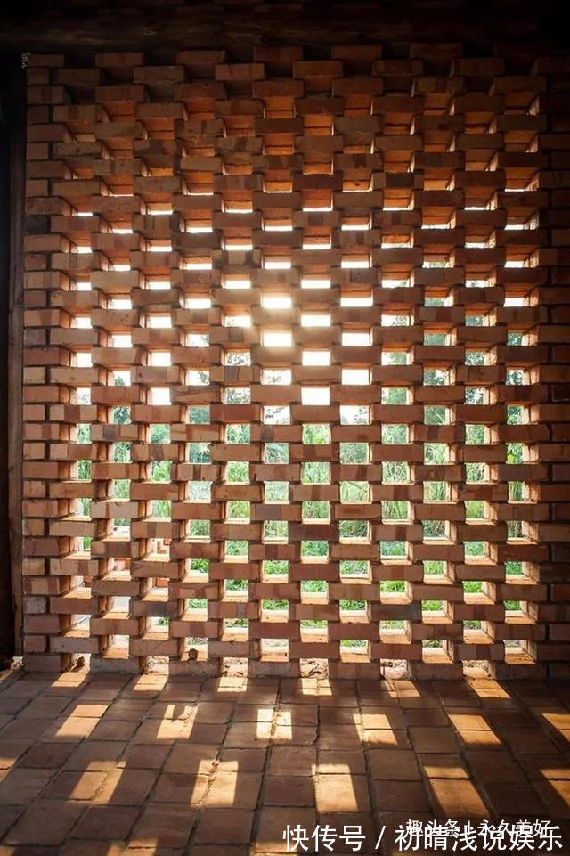 砖块|家里剩2车红砖,老爸就砌了个院墙,一格一格镂空通风全村第一家