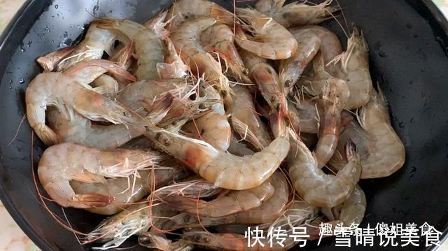 水煮大虾时,有人用冷水,有人用热水,全不对!教你最正确做法