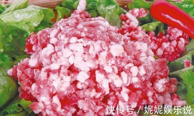 猪肉|拌猪肉饺子馅时，加点“这种水”，饺子馅鲜嫩多汁，饺子更可口