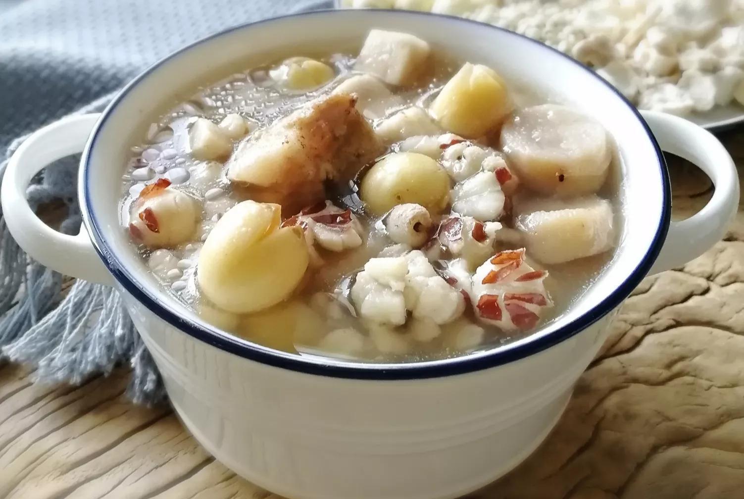 家庭聚餐不知道吃什么，八菜一汤已备好，荤素搭配，营养美味，赞