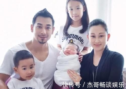 冷面笑匠|赵文卓意外出圈,“冷面笑匠”和“镇场大哥”的名号,他实至名归