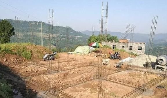 别墅|农村小伙竟花34万在人烟稀少的地方建别墅，为了啥？