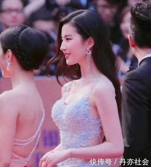 刘亦菲解锁露背长裙,侧身拍照眼神充满