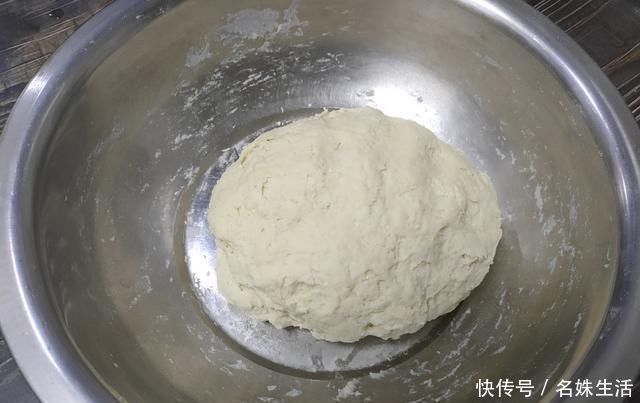 奶奶用了一辈子的烙饼做法，外焦里软，凉了不硬，比饭店卖的好吃