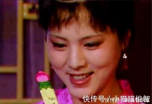 贾母#她是宝玉四大丫环之一,却莫名其妙失踪了,其实曹雪芹早有交代