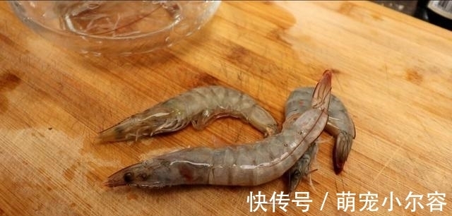 天热不想做饭,媳妇将蔬菜和肉一锅焖,端上桌全家人吃嗨了