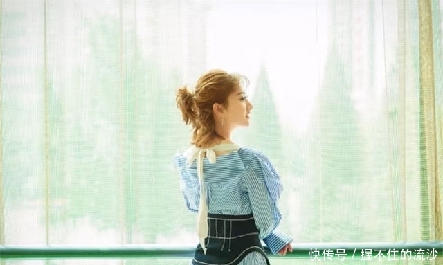 扎马尾已经过时了,今年流行这4种“半扎发”,时髦显嫩又显脸小