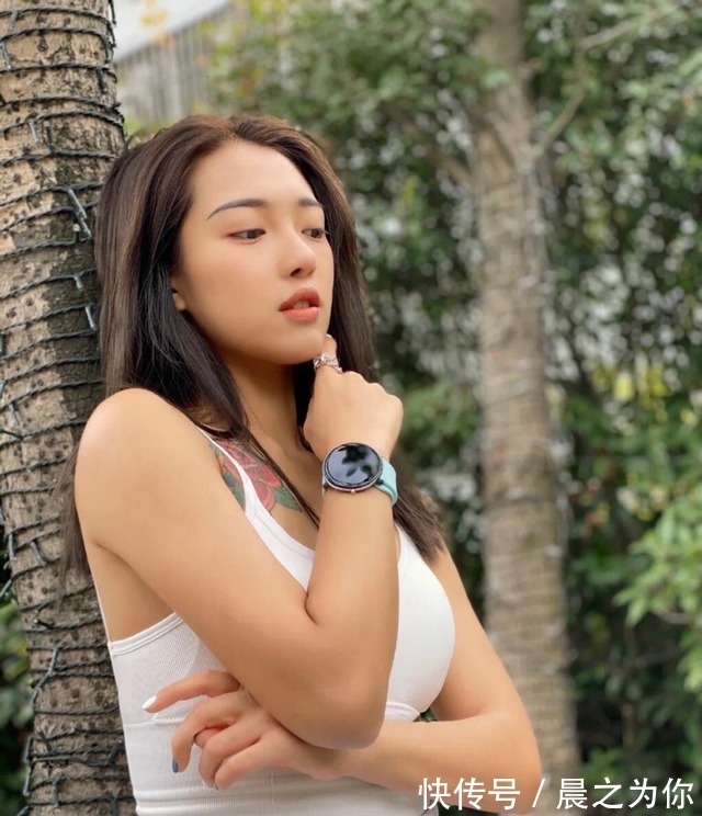 深蹲|01后成为健身后浪,健身3年腰臀比0.69,她是怎么做到的?