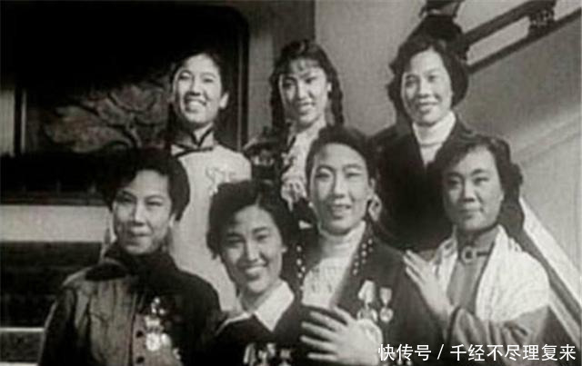 汇集|真正的第一届春晚,汇集钱学森、老舍、巴金、梅兰芳、郭沫若等