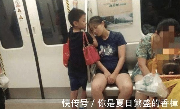 家长|地铁上的这位宝妈火了，网友：这才是真正的修养，最美宝妈