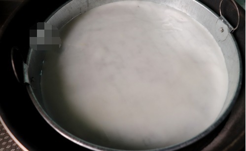 米浆|大米别蒸米饭了,教你一个好吃做法,比凉皮简单,孩子老人都喜欢