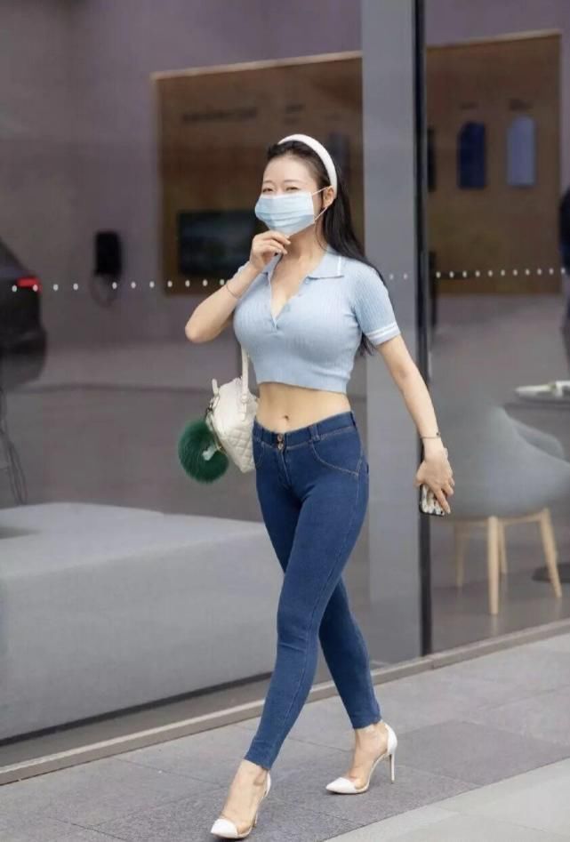 身材 别浪费身材优势了,牛仔裤时髦又修身,还穿什么阔腿裤
