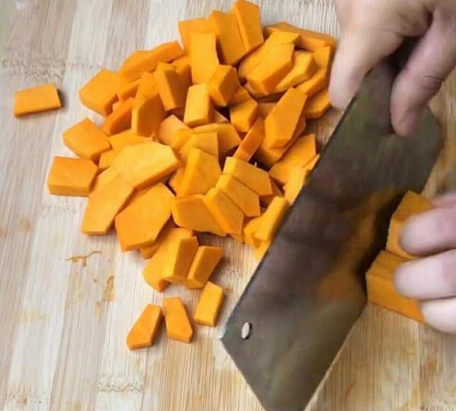 红豆|早餐新吃法，不发面不擀面，只需一个保鲜袋，孩子吃到停不下来嘴