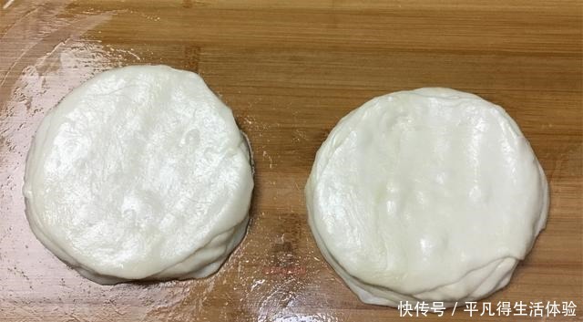原来烤鸭饼是这么做出来的,按照春饼这么做,快捷还皮薄如纸