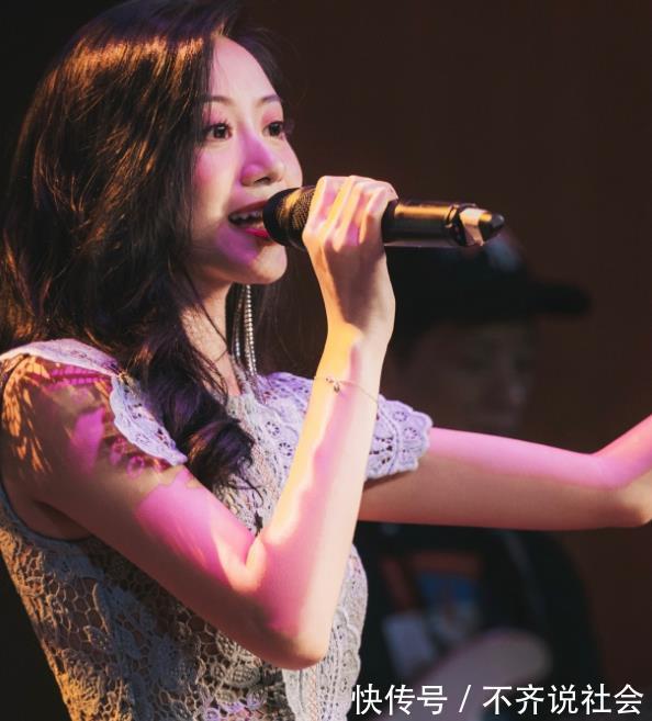 劇本|《好聲音》奪冠熱門人物，顏值氣質(zhì)絕佳，網(wǎng)友拿了單依純的劇本