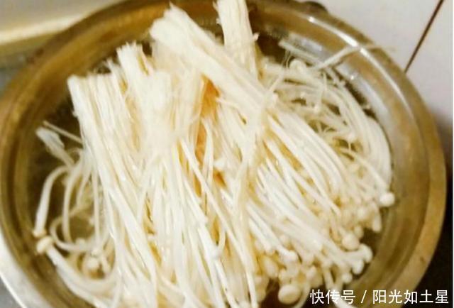 番茄汁|金针菇吃腻了,配点番茄一起做,酸酸甜甜新滋味