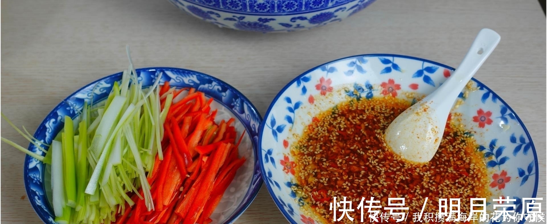 教程|大白菜别炖着吃了，叫你新吃法，不炖不炒不水煮，香辣开胃超好吃