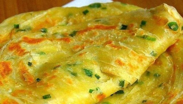 香酥|香酥葱花饼,别再傻傻只放葱花和油,多加一种食材,饼更香更酥