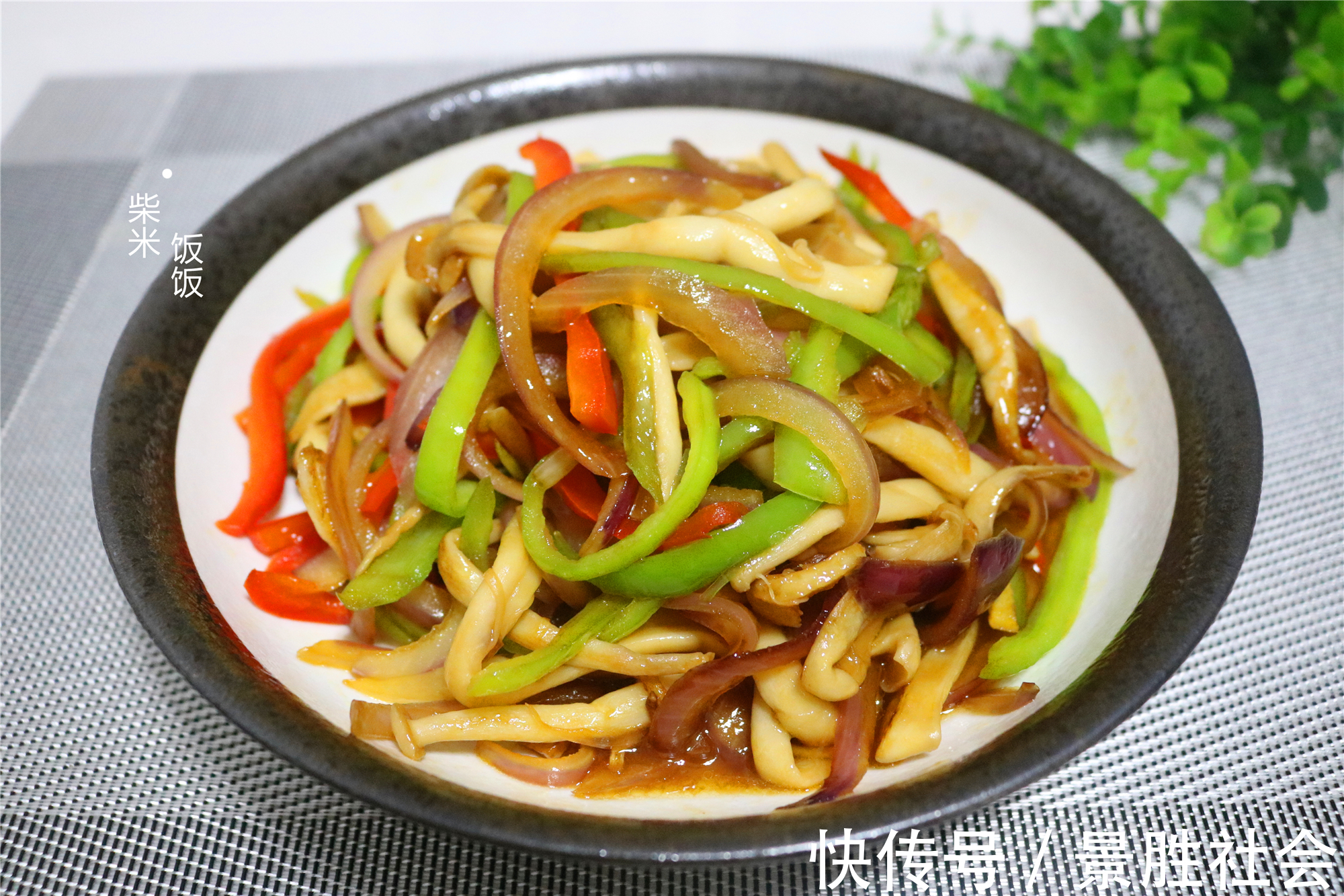 海鲜菇|这3种蔬菜,全部自带鲜味,搭配一起炒,不用放肉却比肉香