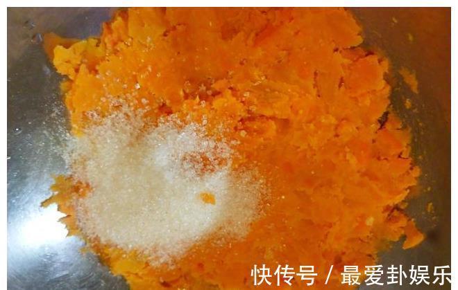吃法|红薯改良新吃法，表面金黄松软香甜，一个平底锅就能做好