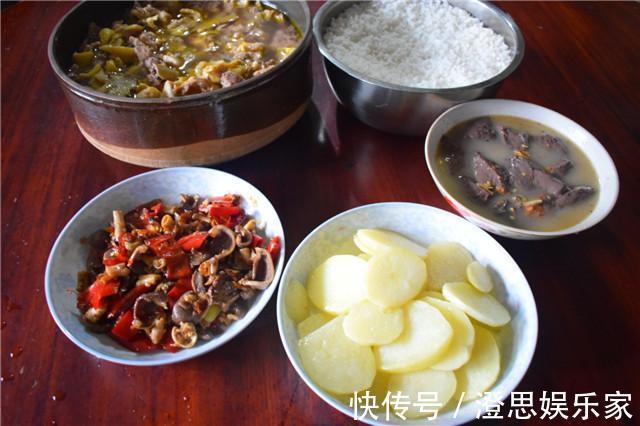 第一次带男友回农村老家,妈妈亲手准备一顿饭,男友却一口没吃