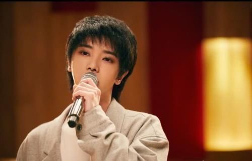 女孩|為她唱歌，偷偷去看她，讓華晨宇念念不忘的女孩原來是這個樣子