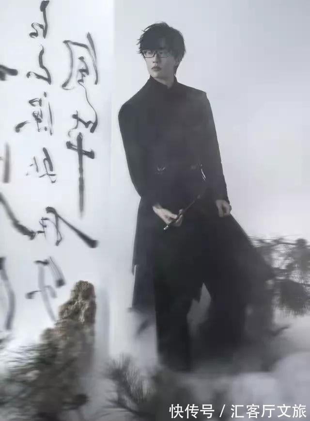 清明雨上|“過(guò)氣”網(wǎng)絡(luò)歌手,出道15年第一次上綜藝,演唱會(huì)更是一票難求!