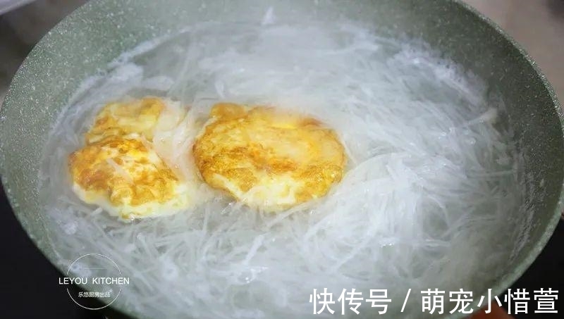 秋冬|秋冬适合多吃萝卜,和鸡蛋一起炖成汤,花不了5块钱,又鲜又好喝