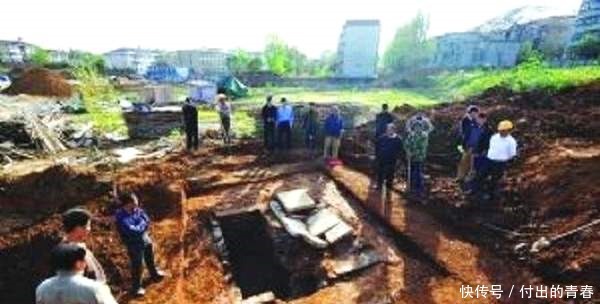 专家|盗墓贼在盗墓现场遗留一酒瓶,被抓后问明原因,专家觉得因祸得福!