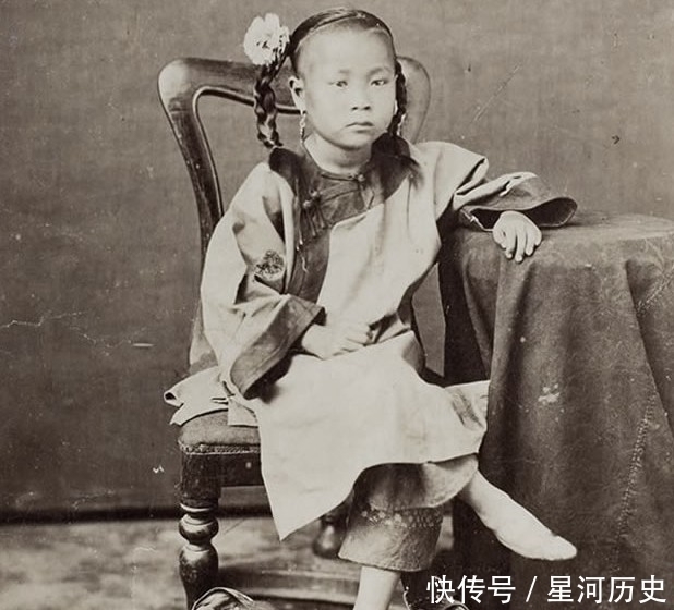一组老照片 带你认识晚清的 缠足 习俗 走不动 站不稳 快资讯 一组老照片 带你认识晚清的 缠足 习俗 走不动 站不稳 快资讯