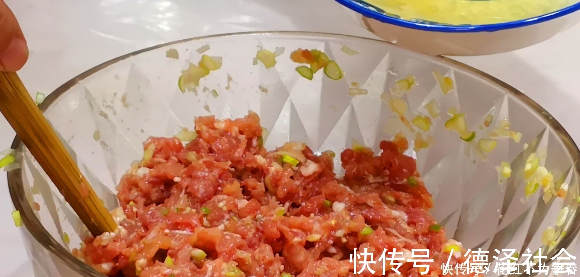 用萝卜包饺子,究竟用不用焯水?之前没注意,难怪饺子不鲜美