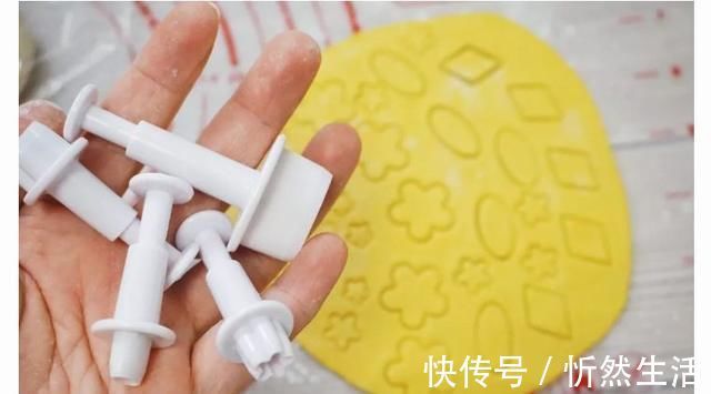 巨可爱的猪猪奶黄包,馅多超满足,闺女点100个赞