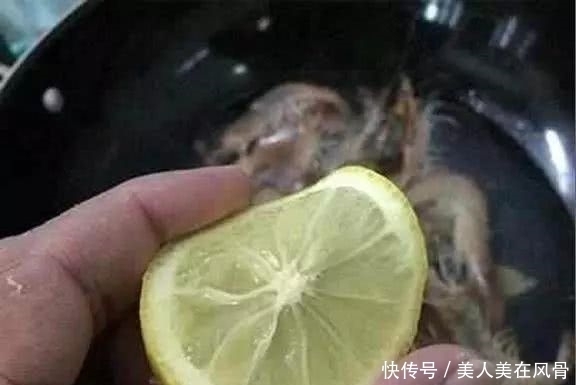 煮虾的时候加入这种水果,不但鲜嫩美味,而且去腥又营养