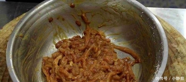京酱肉丝正确吃法?不用猪肉,降低成本,好吃到让你舔手指