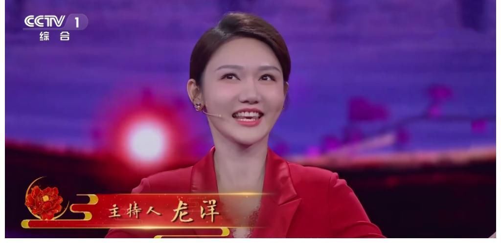 七一晚会|央视主持人龙洋存在感不断增强,参与鸟巢七一晚会,合唱担任C位
