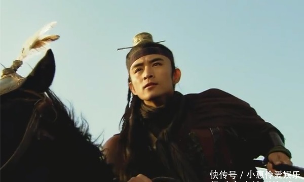 此人手持霜刃雌雄剑,战平双鞭呼延灼,生擒美髯公朱仝