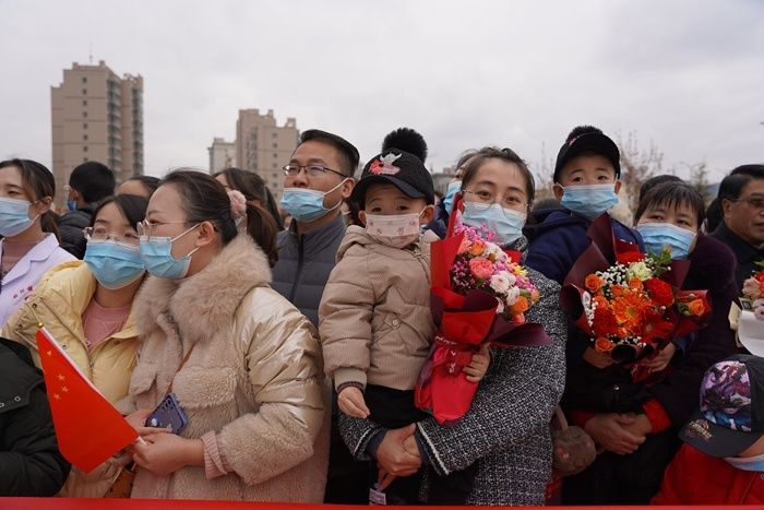 兰州|凯旋日 英雄归！60名援助兰州医护人员平安归来