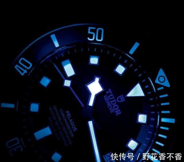 RR · TRENDS腕上的寻光之旅