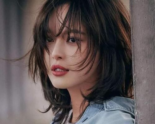 45岁左右的女人,过年别再烫“大妈卷”!试试这3款发型,特好看