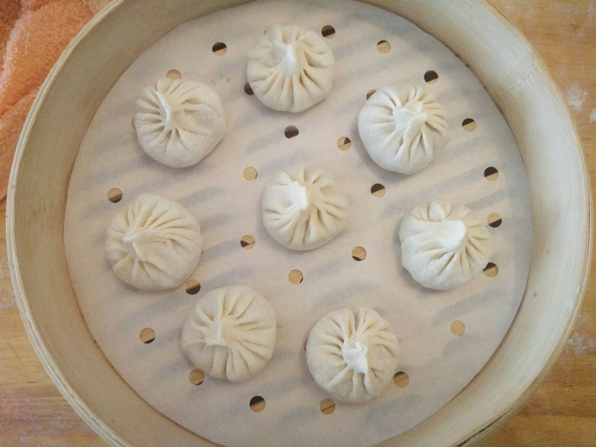 会流汤的灌汤小笼包，皮薄多汁味道棒，很简单一看就会