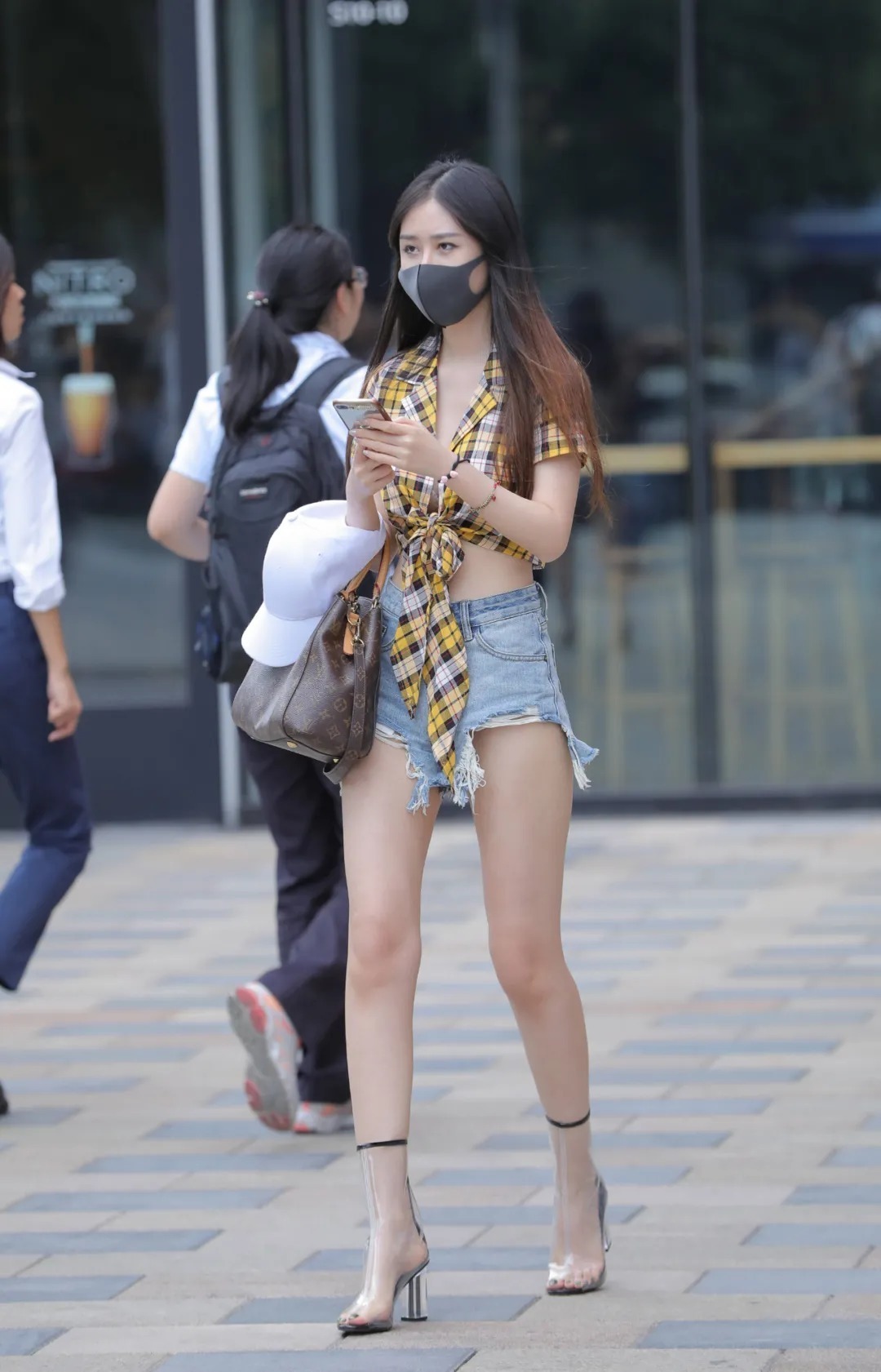 女生|时尚街拍组图:长发飘飘的时尚女生