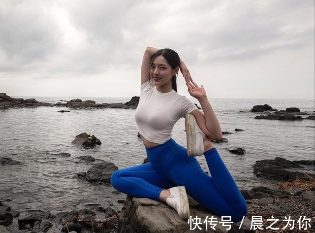 王雅英|韩国瑜伽达人王雅英,穿高跟鞋练蝎子式,既柔软又有力量感