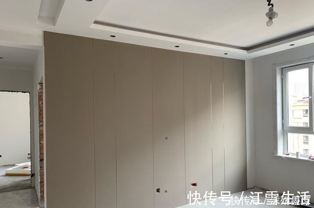 电视墙|装修轻奢风，保洁做完很漂亮，全屋贴墙布，硬包做电视墙很喜欢！